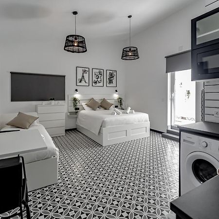 Apartamentos Pino Benidorm Rum bild