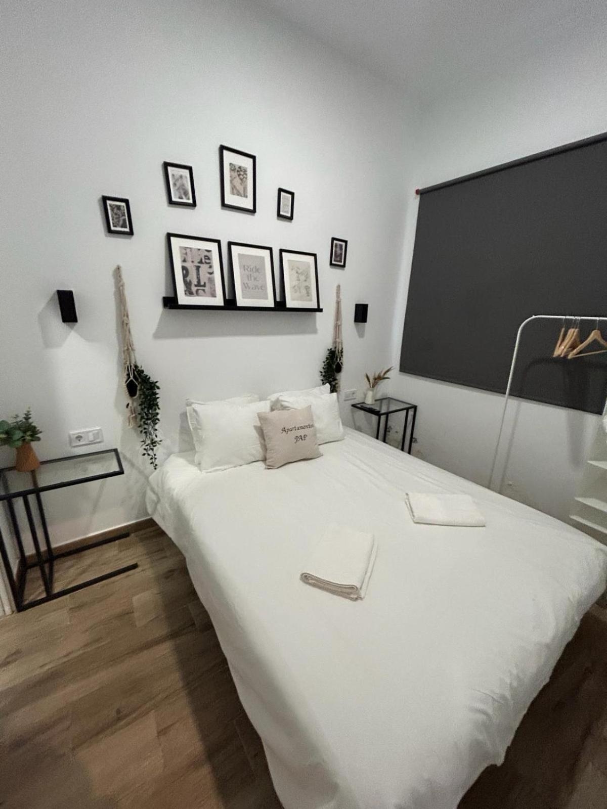 Apartamentos Pino Benidorm Rum bild