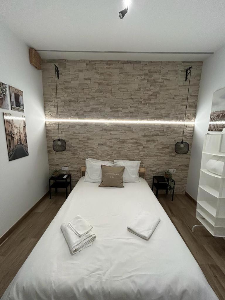 Apartamentos Pino Benidorm Rum bild