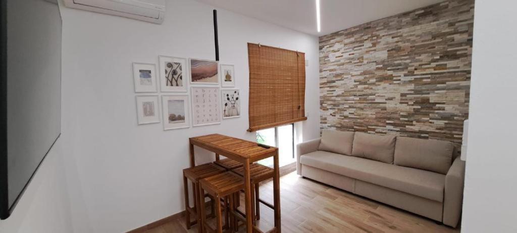 Apartamentos Pino Benidorm Rum bild