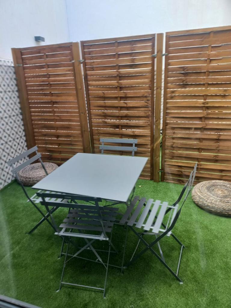 Apartamentos Pino Benidorm Rum bild